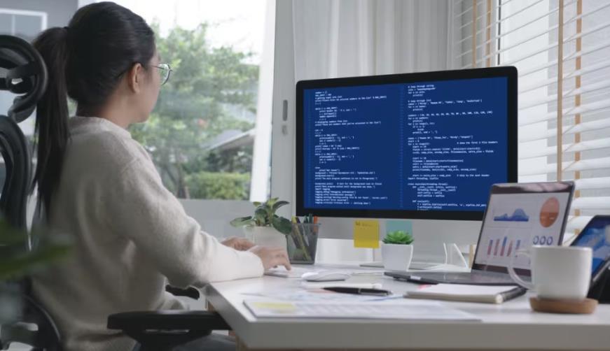 智慧零售新基建：华容县软件开发公司如何构建全渠道商业操作系统？